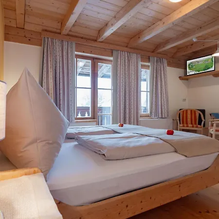 Schullerhof 3*