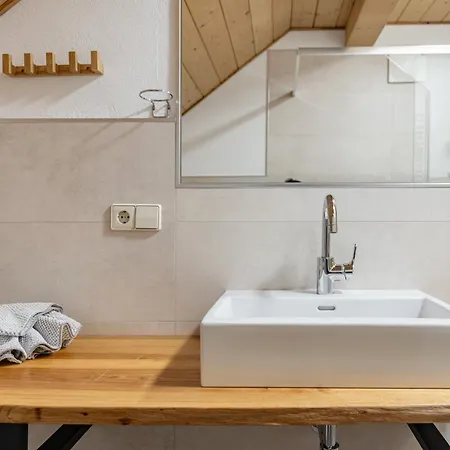 Schullerhof 3*