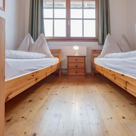 Schullerhof 3*